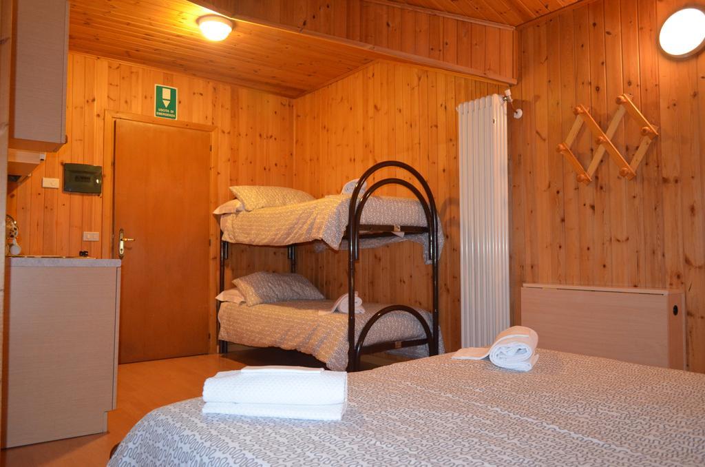 Campodolcino Camping Værelse billede